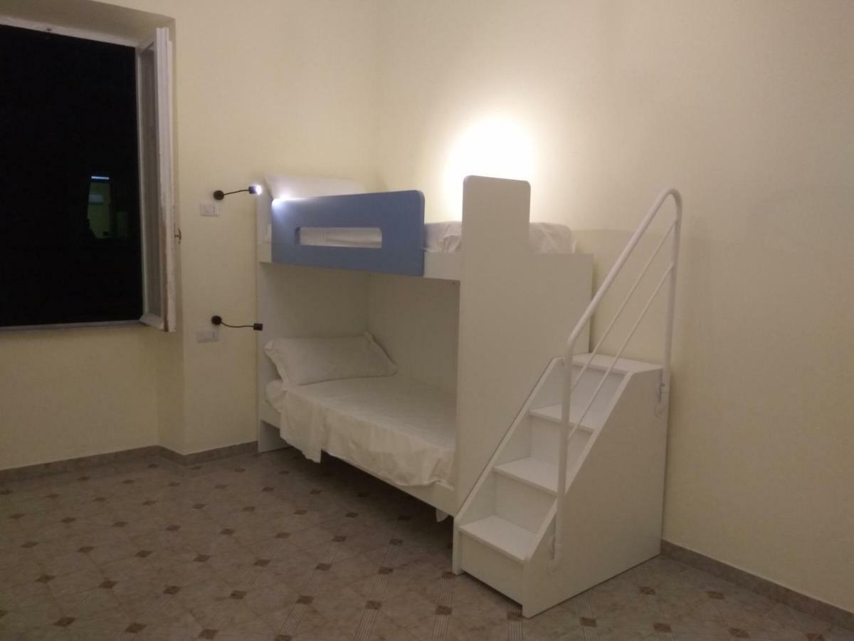 Bed 4-Bed Mixed Dormitory Room